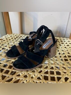 Steve madden black strappy suede block heels size 6.5